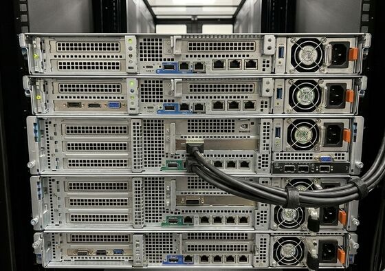 NVIDIA MCX75310AAS-NEAT ConnectX-7 400GbE QSFP112 PCIe Network Adapter