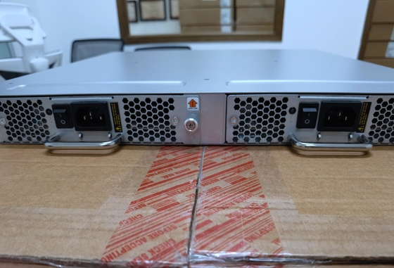سوئیچ SAN 24P 8 گیگابایتی SWL Brocade BR-6510-24-8G-R 24 X 8Gb SFP+ 48 پورت